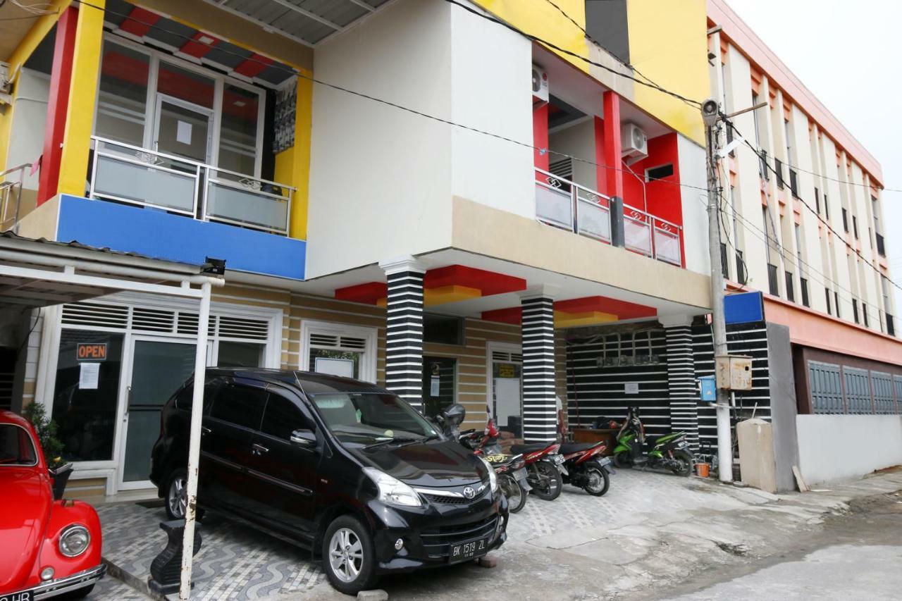 Hotel Reddoorz @ Jalan Stm Medan Exterior foto